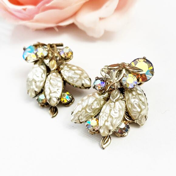 Vintage White Lava Glass & Aurora Borealis Cluster Clip Earrings - Picture 1 of 5